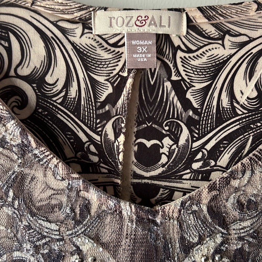 🛍 2/$15 Roz & Ali Blouse - Picture 3 of 10